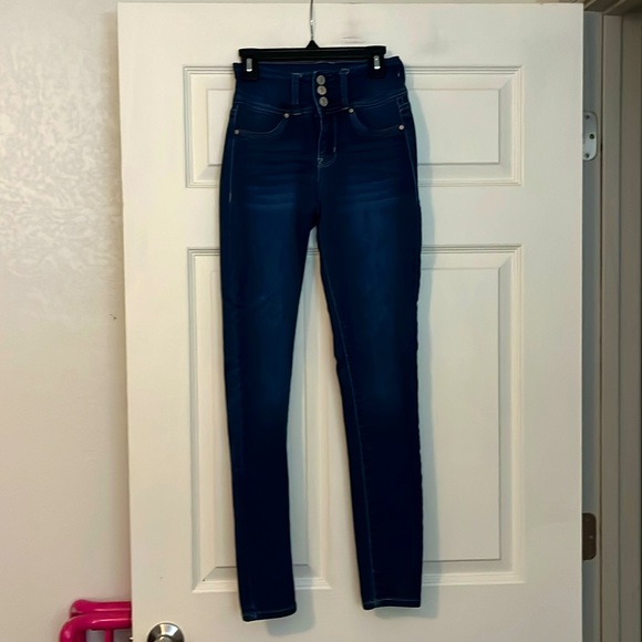 JUNIORS SASSY HIGH RISE SKINNY JEANS : SIZE 0 - Picture 1 of 2